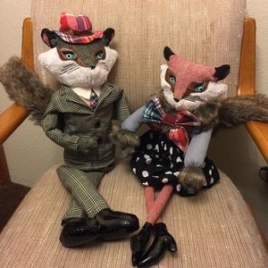 Fox stuffed animal pair